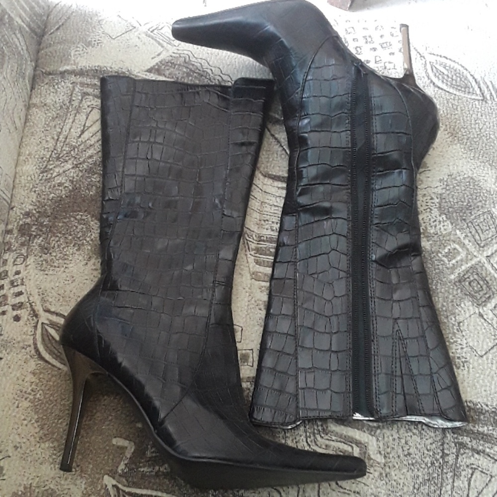 Steve Madden Black alligator print high heel boots